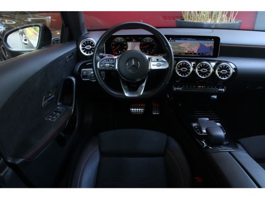Mercedes A-Klasse 200 Business Solution AMG | Ambient Lighting | Camera | Stoelverwarming | Dodehoekdetectie ActivLease financial lease
