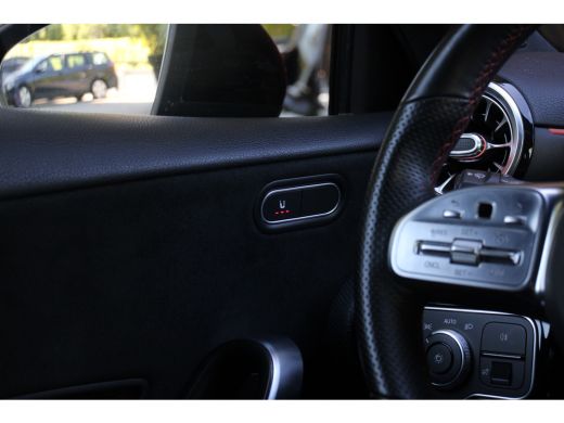Mercedes A-Klasse 200 Business Solution AMG | Ambient Lighting | Camera | Stoelverwarming | Dodehoekdetectie ActivLease financial lease