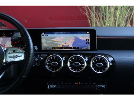 Mercedes A-Klasse 200 Business Solution AMG | Ambient Lighting | Camera | Stoelverwarming | Dodehoekdetectie ActivLease financial lease