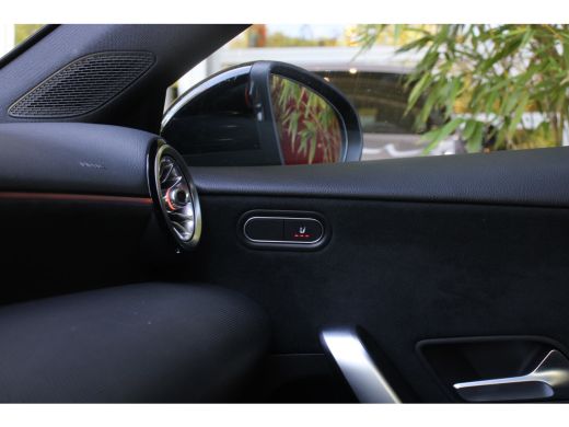 Mercedes A-Klasse 200 Business Solution AMG | Ambient Lighting | Camera | Stoelverwarming | Dodehoekdetectie ActivLease financial lease