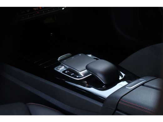 Mercedes A-Klasse 200 Business Solution AMG | Ambient Lighting | Camera | Stoelverwarming | Dodehoekdetectie ActivLease financial lease