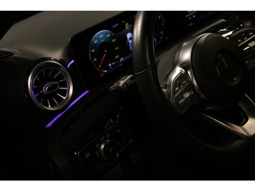 Mercedes A-Klasse 200 Business Solution AMG | Ambient Lighting | Camera | Stoelverwarming | Dodehoekdetectie ActivLease financial lease