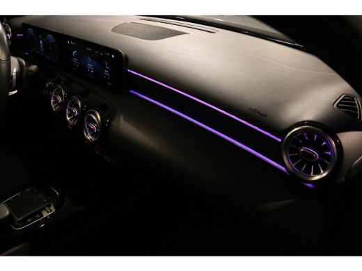 Mercedes A-Klasse 200 Business Solution AMG | Ambient Lighting | Camera | Stoelverwarming | Dodehoekdetectie ActivLease financial lease