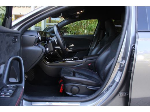 Mercedes A-Klasse 200 Business Solution AMG | Ambient Lighting | Camera | Stoelverwarming | Dodehoekdetectie ActivLease financial lease