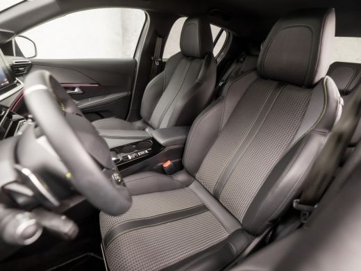 Peugeot 208 1.2 PureTech GT Automaat (VIRTUAL COCKPIT, APPLE CARPLAY, GROOT NAVI, LEDER, SFEERVERLICHTING, SP... ActivLease financial lease