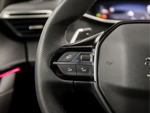 Peugeot 208 1.2 PureTech GT Automaat (VIRTUAL COCKPIT, APPLE CARPLAY, GROOT NAVI, LEDER, SFEERVERLICHTING, SP... ActivLease financial lease
