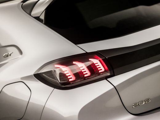 Peugeot 208 1.2 PureTech GT Automaat (VIRTUAL COCKPIT, APPLE CARPLAY, GROOT NAVI, LEDER, SFEERVERLICHTING, SP... ActivLease financial lease