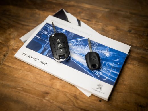 Peugeot 308 SW 1.2 PureTech Sport (APPLE CARPLAY, GROOT NAVI, CRUISE, SPORTSTOELEN, BLUETOOTH, ARMSTEUN, NIEU... ActivLease financial lease