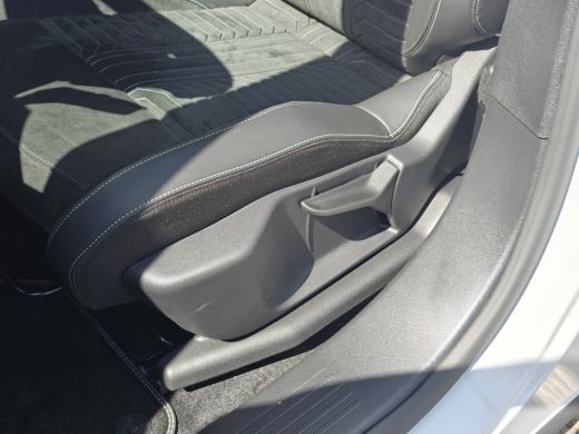 Peugeot e-3008 GT Avantage 73 kWh | Achteruitrijcamera | Apple Carplay/Android Auto|telefoonintegratie premium |... ActivLease financial lease