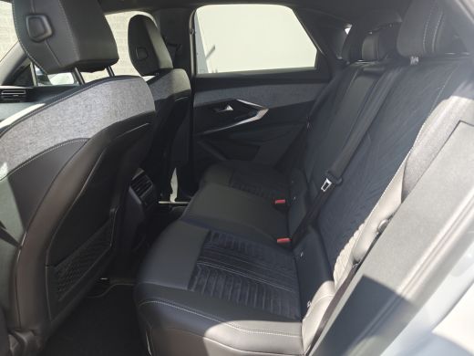 Peugeot e-3008 GT Avantage 73 kWh | Achteruitrijcamera | Apple Carplay/Android Auto|telefoonintegratie premium |... ActivLease financial lease