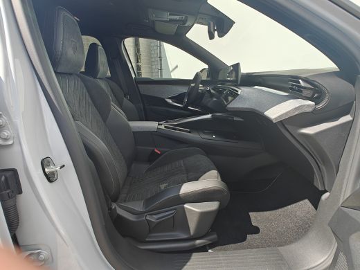 Peugeot e-3008 GT Avantage 73 kWh | Achteruitrijcamera | Apple Carplay/Android Auto|telefoonintegratie premium |... ActivLease financial lease