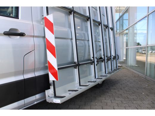 Volkswagen Crafter | Exclusive | L3 | 2.0 TDI 141 PK | Automaat | Glasrasteel van den Born | Trekhaak | Betonplex La... ActivLease financial lease