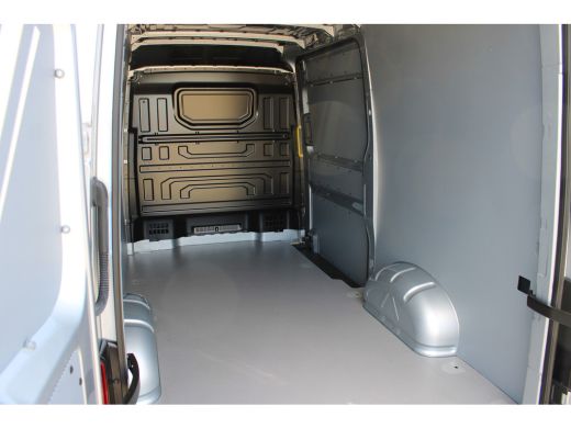 Volkswagen Crafter | Exclusive | L3 | 2.0 TDI 141 PK | Automaat | Glasrasteel van den Born | Trekhaak | Betonplex La... ActivLease financial lease
