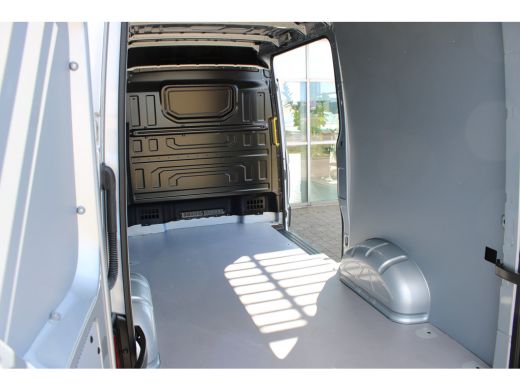 Volkswagen Crafter | Exclusive | L3 | 2.0 TDI 141 PK | Automaat | Glasrasteel van den Born | Trekhaak | Betonplex La... ActivLease financial lease