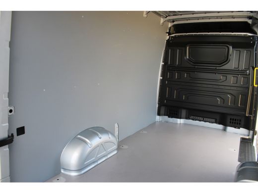 Volkswagen Crafter | Exclusive | L3 | 2.0 TDI 141 PK | Automaat | Glasrasteel van den Born | Trekhaak | Betonplex La... ActivLease financial lease