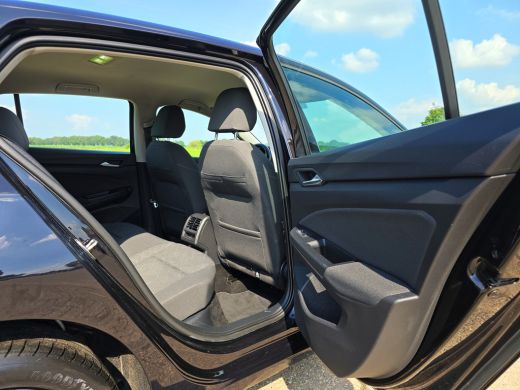 Volkswagen Golf 1.5 TSI - 130 Pk - Euro 6 - ACC - Navi - AppleCarplay AndroidAuto ActivLease financial lease