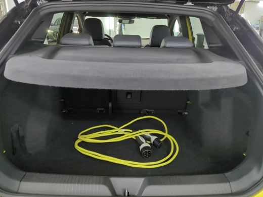 Volkswagen ID.4 First 77 kWh | Warmtepomp | Navi | Camera | ActivLease financial lease