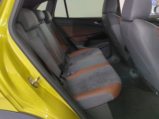 Volkswagen ID.4 First 77 kWh | Warmtepomp | Navi | Camera | ActivLease financial lease