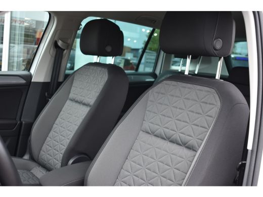 Volkswagen Tiguan 1.5 TSI 150PK DSG-7 Life + | TREKHAAK | CAMERA | NAVI BY APP | STOELVERW. ActivLease financial lease