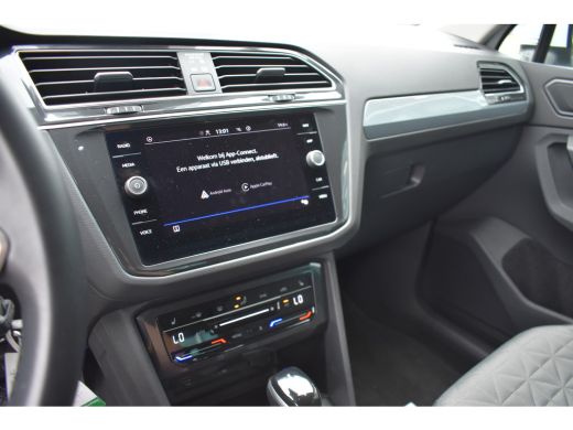 Volkswagen Tiguan 1.5 TSI 150PK DSG-7 Life + | TREKHAAK | CAMERA | NAVI BY APP | STOELVERW. ActivLease financial lease