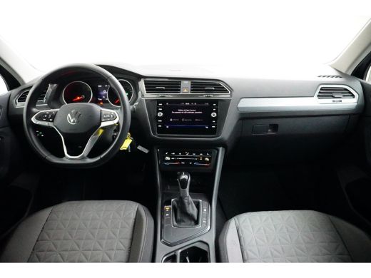 Volkswagen Tiguan 1.5 TSI Life Appconnect, Trekhaak (1800KG), Stoel+Stuurwielverwarming, 18''LMV' ActivLease financial lease