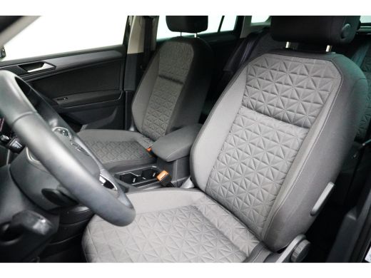 Volkswagen Tiguan 1.5 TSI Life Appconnect, Trekhaak (1800KG), Stoel+Stuurwielverwarming, 18''LMV' ActivLease financial lease