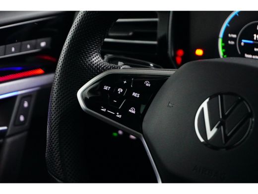 Volkswagen Touareg 3.0 TSi eHybrid 462PK 4MOTION R | LUCHTVERING | TREKHAAK | PANORAMADAK ActivLease financial lease