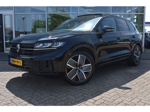Volkswagen Touareg 3.0 TSi eHybrid 462PK 4MOTION R | LUCHTVERING | TREKHAAK | PANORAMADAK | 360 CAMERA | NACHTZICHT ... ActivLease financial lease