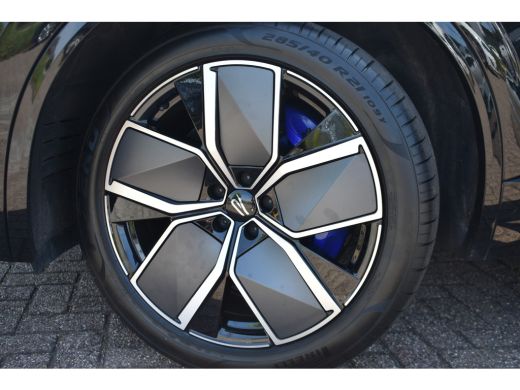 Volkswagen Touareg 3.0 TSi eHybrid 462PK 4MOTION R | LUCHTVERING | TREKHAAK | PANORAMADAK | 360 CAMERA | NACHTZICHT ... ActivLease financial lease