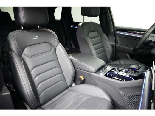 Volkswagen Touareg 3.0 TSi eHybrid 462PK 4MOTION R | LUCHTVERING | TREKHAAK | PANORAMADAK | 360 CAMERA | NACHTZICHT ... ActivLease financial lease
