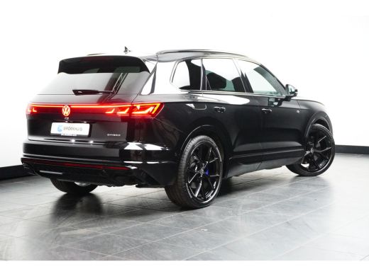 Volkswagen Touareg 3.0 TSi eHybrid 462PK 4MOTION R | LUCHTVERING | TREKHAAK | PANORAMADAK ActivLease financial lease