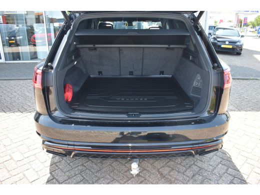 Volkswagen Touareg 3.0 TSi eHybrid 462PK 4MOTION R | LUCHTVERING | TREKHAAK | PANORAMADAK | 360 CAMERA | NACHTZICHT ... ActivLease financial lease