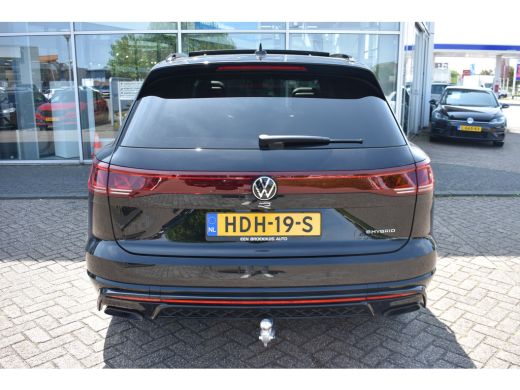 Volkswagen Touareg 3.0 TSi eHybrid 462PK 4MOTION R | LUCHTVERING | TREKHAAK | PANORAMADAK | 360 CAMERA | NACHTZICHT ... ActivLease financial lease