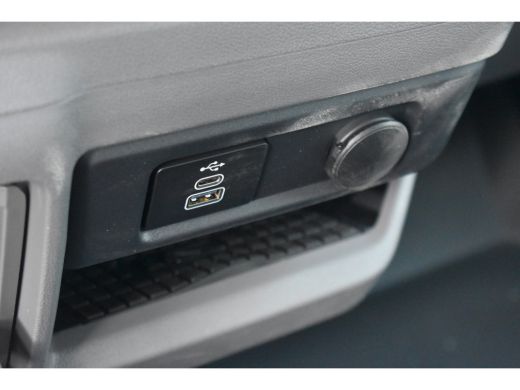 Volkswagen Transporter 2.0 TDI L2H1 DSG-8 30 Style | NIEUWE TYPE | TREKHAAK | CAMERA | NAVIGATIE ActivLease financial lease