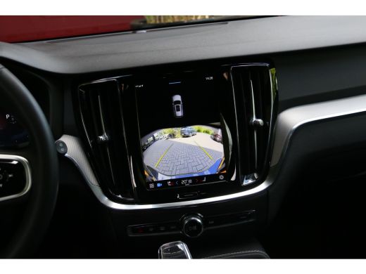 Volvo  V60 2.0 T6 Plug-in hybrid AWD Plus Dark | Panoramadak | Adaptive Cruise | Memory seats | Stuur/stoelv... ActivLease financial lease