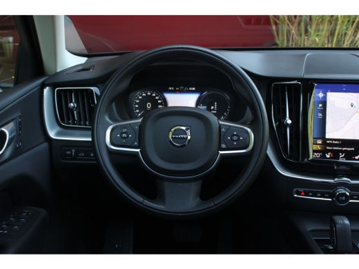 Volvo  XC60 2.0 Recharge T8 AWD R-Design | Panoramadak | Adaptive Cruise | BLIS | Stuur/stoelverwarming ActivLease financial lease