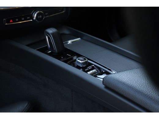 Volvo  XC60 2.0 Recharge T8 AWD R-Design | Panoramadak | Adaptive Cruise | BLIS | Stuur/stoelverwarming ActivLease financial lease
