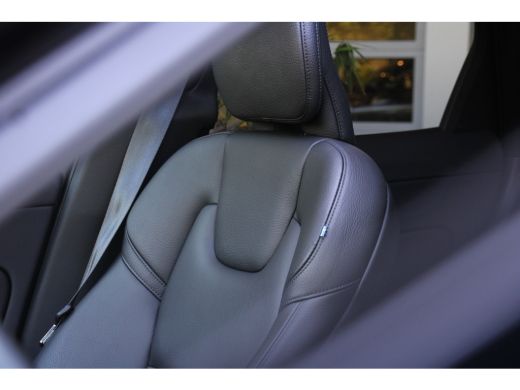 Volvo  XC60 2.0 Recharge T8 AWD R-Design | Panoramadak | Adaptive Cruise | BLIS | Stuur/stoelverwarming ActivLease financial lease