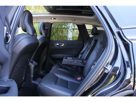 Volvo  XC60 2.0 Recharge T8 AWD R-Design | Panoramadak | Adaptive Cruise | BLIS | Stuur/stoelverwarming ActivLease financial lease