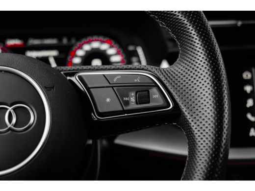 Audi A3 Sportback 30 TFSI S edition | Stoelverwarming voorin | Privacy glas | Ambient verlichting ActivLease financial lease