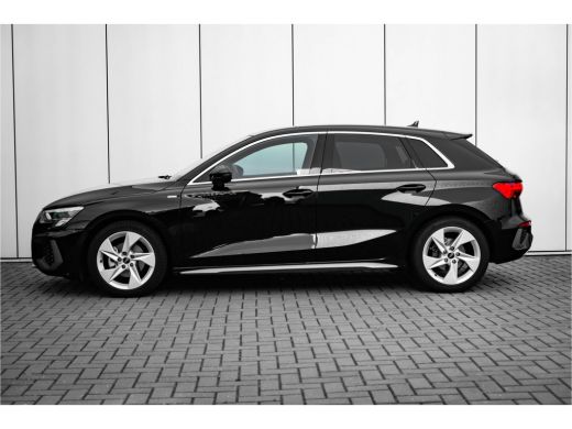 Audi A3 Sportback 30 TFSI S edition | Stoelverwarming voorin | Privacy glas | Ambient verlichting ActivLease financial lease
