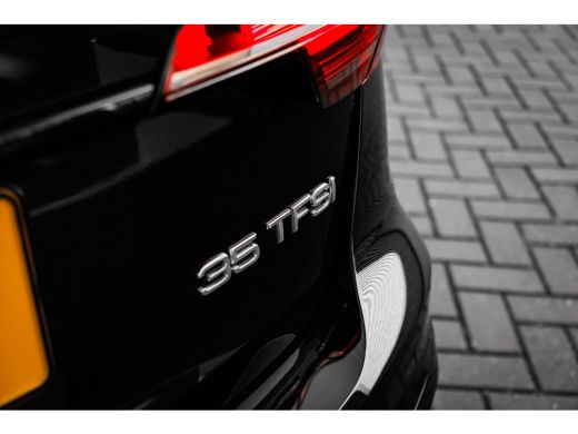 Audi A4 Avant 35 TFSI S edition Competition | Achteruitrijcamera | Parkeerhulp plus | Adaptief cruise con... ActivLease financial lease