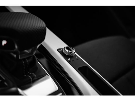 Audi A4 Avant 35 TFSI S edition Competition | Achteruitrijcamera | Parkeerhulp plus | Adaptief cruise con... ActivLease financial lease