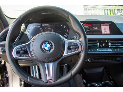 BMW 1-serie 118i High Executive Edition -M-sport-17''-Dab-Trekhaak- ActivLease financial lease