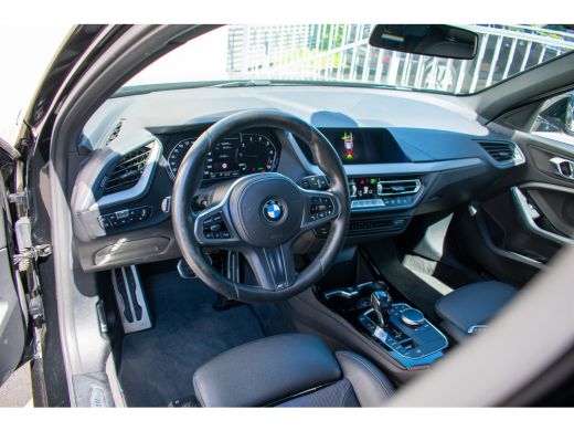 BMW 1-serie 118i High Executive Edition -M-sport-17''-Dab-Trekhaak- ActivLease financial lease