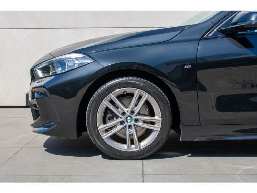 BMW 1-serie 118i High Executive Edition -M-sport-17''-Dab-Trekhaak- ActivLease financial lease