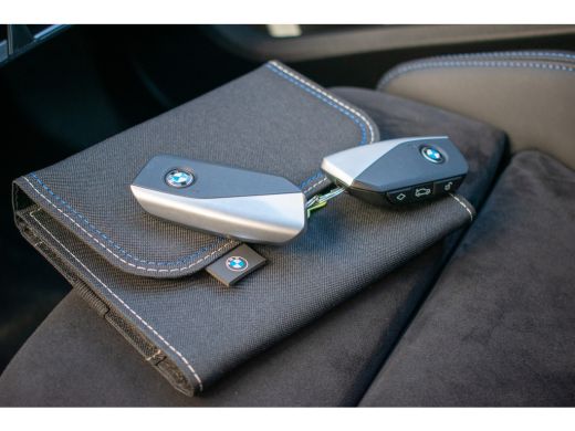 BMW 1-serie 120 M Sport Design Edition -ACC-Dab-Trekhaak- ActivLease financial lease