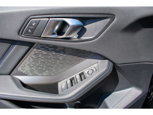 BMW 1-serie 120 M Sport Design Edition -ACC-Dab-Trekhaak- ActivLease financial lease