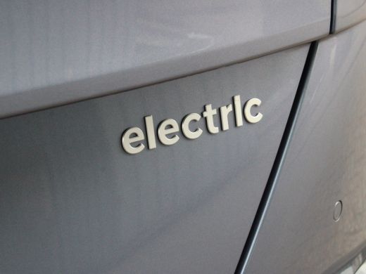 Hyundai KONA Electric Comfort Smart 65.4 kWh | Cruise control adaptief met Stop&Go en stuurhulp | Dodehoekdetectie met ... ActivLease financial lease