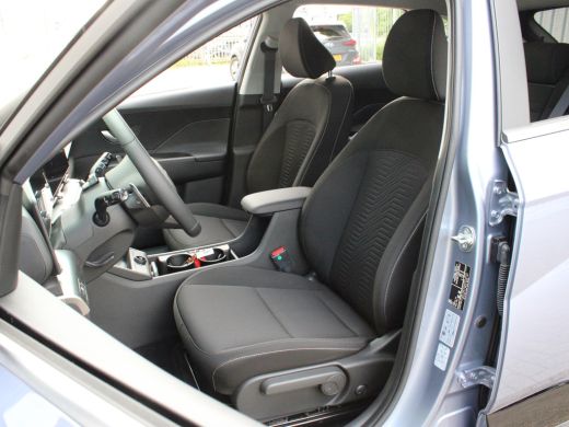 Hyundai KONA Electric Comfort Smart 65.4 kWh | Cruise control adaptief met Stop&Go en stuurhulp | Dodehoekdetectie met ... ActivLease financial lease